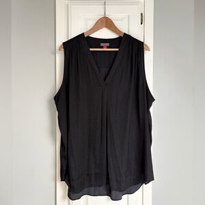 Vince Camuto || Sleeveless Blouse in Black
